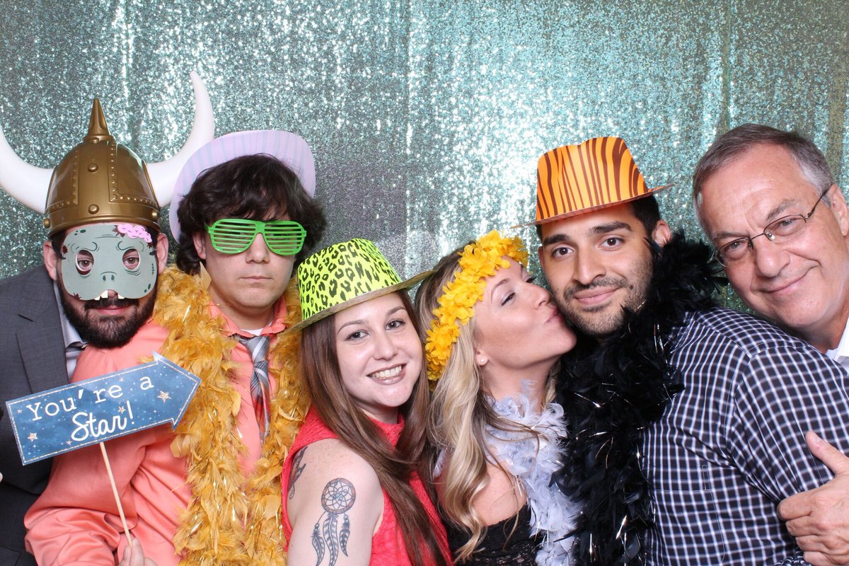 OnePlugEnt's tweet photo. Photo Booth Fresh ๐About to call the paparazzi!! โ๏ธ๐ฌ๐๐ฐ๐ผ #ItsLit Find a friend, Tag a friend! #OnePlugent https://t.co/XqCvcKyEsI