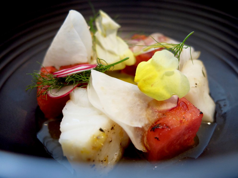 identitagolose's tweet photo. Allo @Spazio_7 torinese le (riuscite) prove tecniche di piena maturità stilistica dello chef Alessandro Mecca https://t.co/hazLTs9Zte https://t.co/hgV9Iaa1bd
