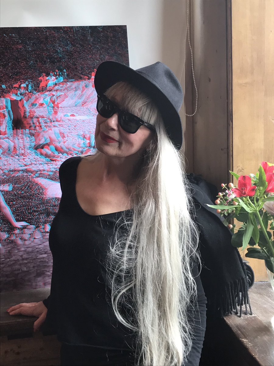 Stoika Hristova pratar om synden i Mölle och vad livets korsett gör med oss