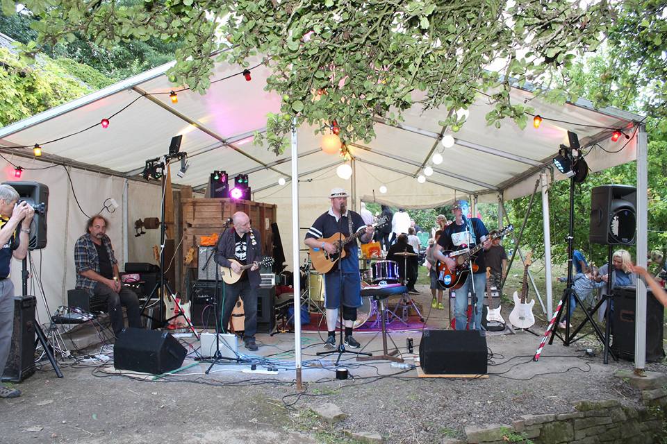 courier_angus's tweet photo. Barry Mill music night will offer double the fun in 2017 https://t.co/gklC9BPK5Z https://t.co/bWqoiReG8W