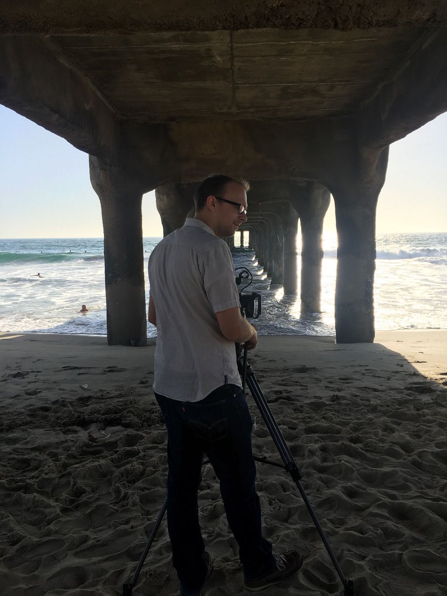 GantryCreative's tweet photo. Wait at the airport for an extra 2hrs? Or quick trip to the beach? Easy choice #firstyear #sep2016 #manhattanbeach #FS5 #A7S2 #beach #sand https://t.co/Y52Oui7d0c