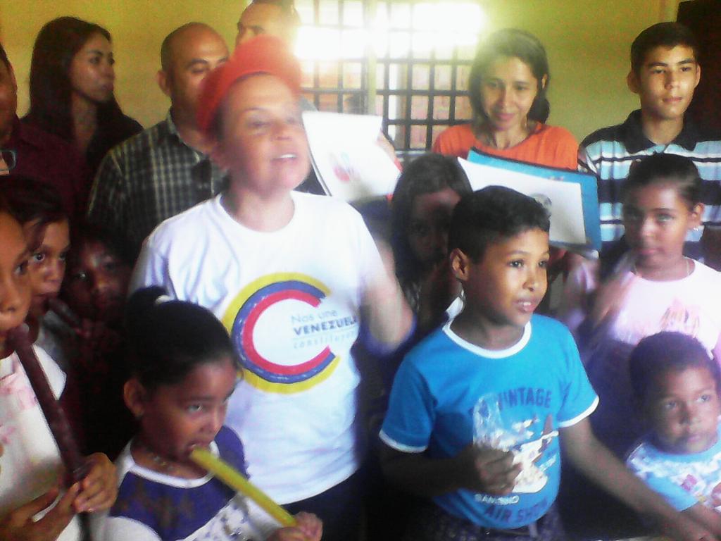 yaritzadelta's tweet photo. Visita de la máxima mandataria @GobLizeta  a las instalaciones de Iremujer  rodeada de nuestros niños y niñas participantes de los cursos https://t.co/pE1CfkrqMR