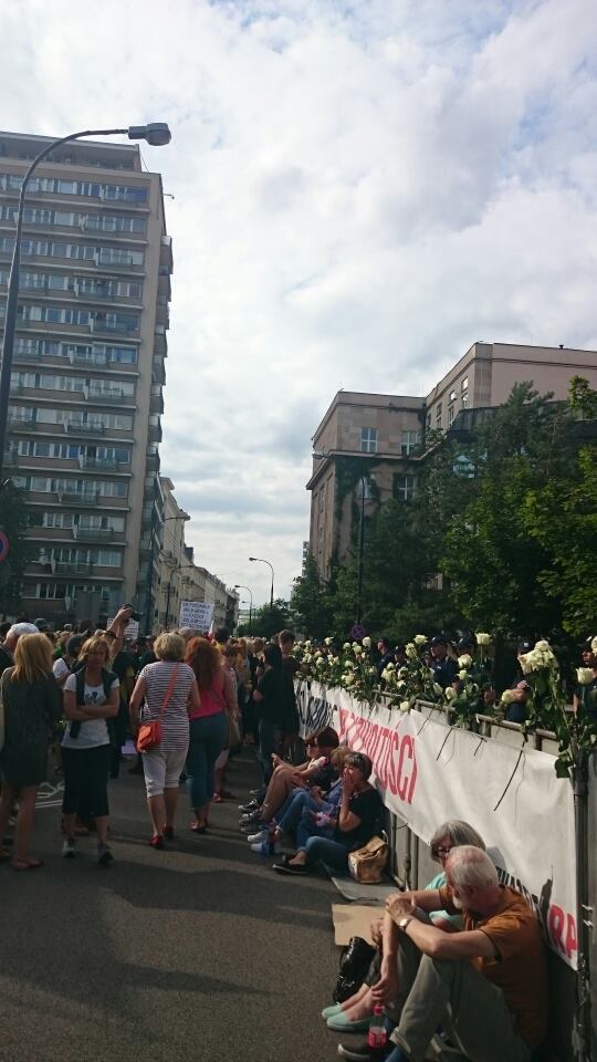 PTPA3's tweet photo. Bronimy sądów!
Teraz Sejm, potem Pałac Prezydencki. Idziemy wszyscy!! https://t.co/nkupgSqzgR