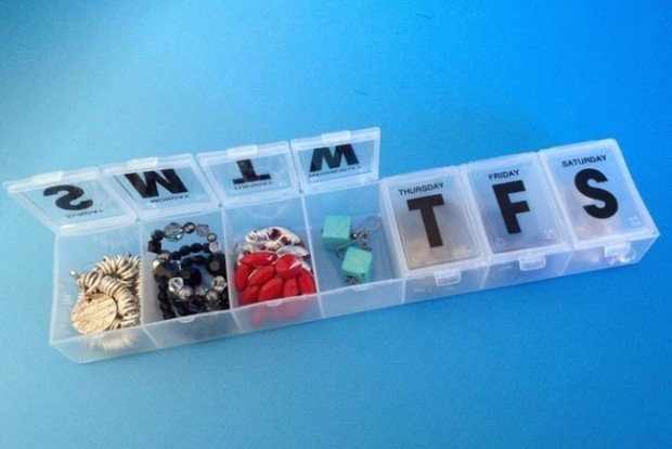 ClaireChase's tweet photo. Carry small jewelry, rings, etc. in a pill box #TravelTuesday #TravelTip https://t.co/pt5zNbRMy7