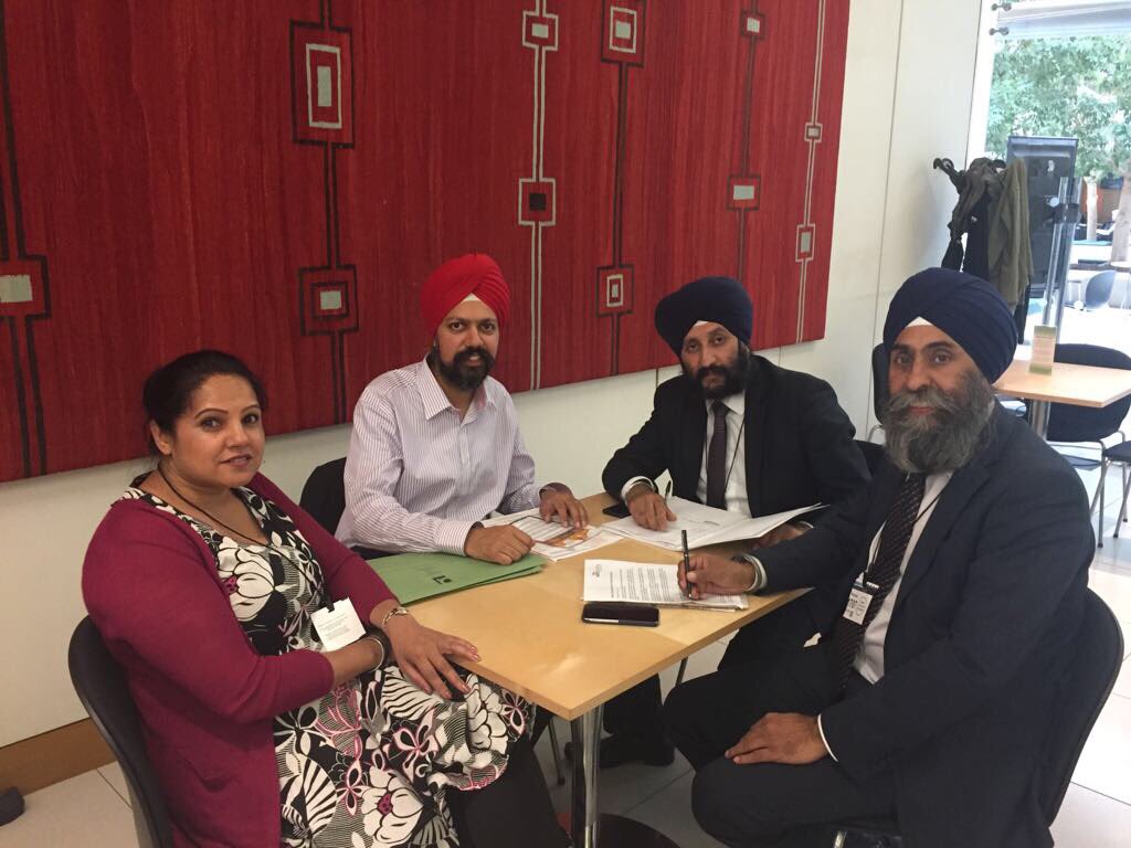 SikhCouncilUK's tweet photo. Yesterday our senior representatives met with @TanDhesi - the first Turban wear Sikh MP in the UK #SikhMP #GE2017 #SloughMP https://t.co/ouaJJhRghl