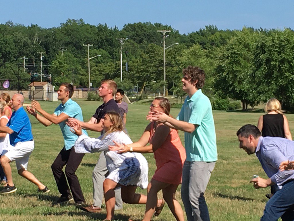 virtualpenny's tweet photo. Water balloon toss at Marketing Picnic #CommvaultLife #SimpleSummerFun https://t.co/U86vVeCT1S
