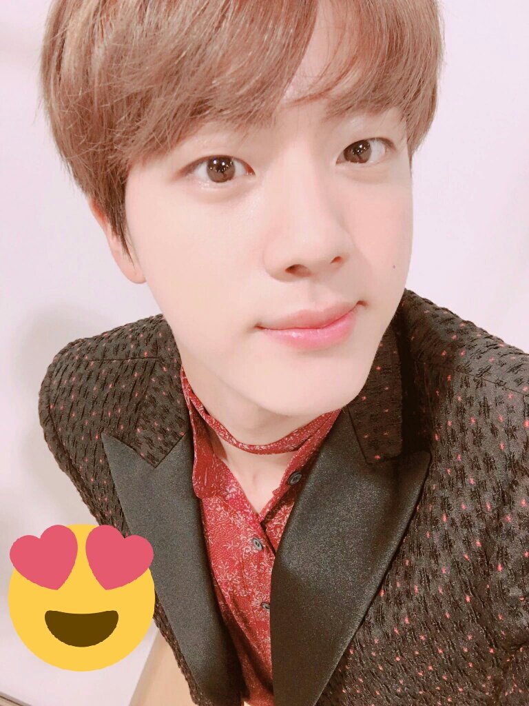 Liima_Rayane18's tweet photo. Como pode ser tão lindoooooooooo❤               #LOVEJIN https://t.co/kxFpX52ANs