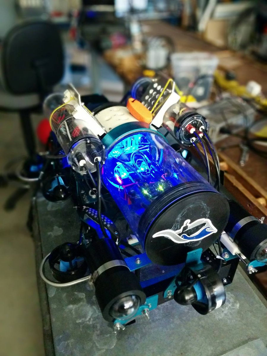 WSUVoiland's tweet photo. Meet Cobalt, #WSU's unmanned submarine competing in next week's International #RoboSub Competition in San Diego.
#20DaysofRoboSub #GoCougs https://t.co/xJqr4CCBwJ