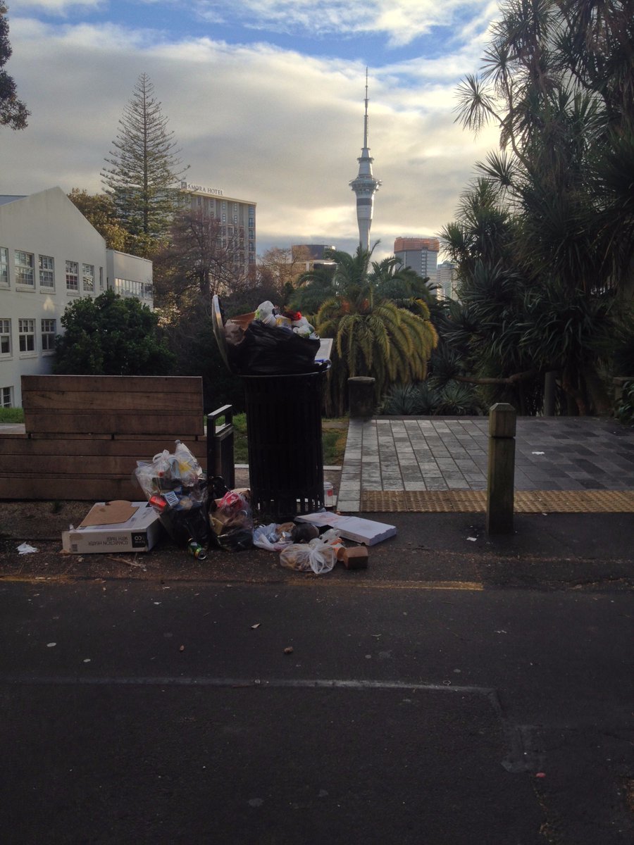 EspanoBuilding's tweet photo. Another magical Myers Park morning... Who needs #AucklandCouncil rubbish collections anyway when you can feed rats for 5 days straight? https://t.co/P0fUssni2n