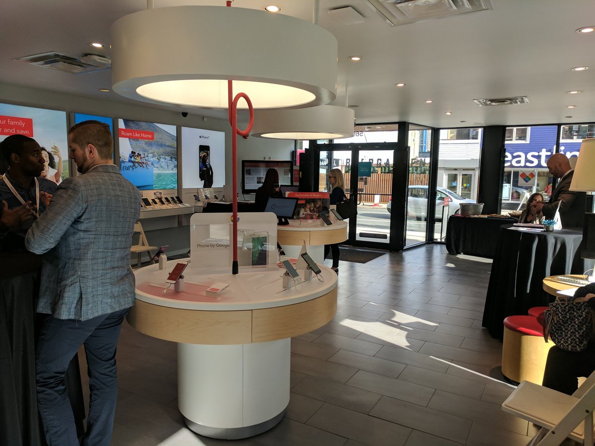 mathyoo23's tweet photo. @RogersBiz come down and check us out on Spring Garden Rd! #RogersTalks #smallbusinessspecialists https://t.co/TU3zDaFXgN
