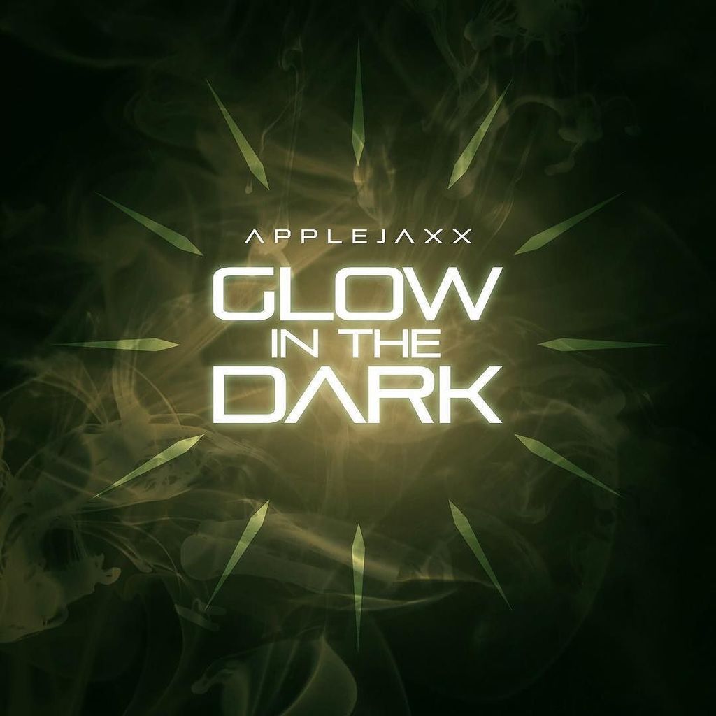 Applejaxx's tweet photo. Glow In The Dark
.
.
.
#dontfollowthecrowd #TheDifference #fadacy #entrepreneur #you #nightlife #photooftheday #lo… https://t.co/OQtWKpuUwL https://t.co/B50DC1LQrS