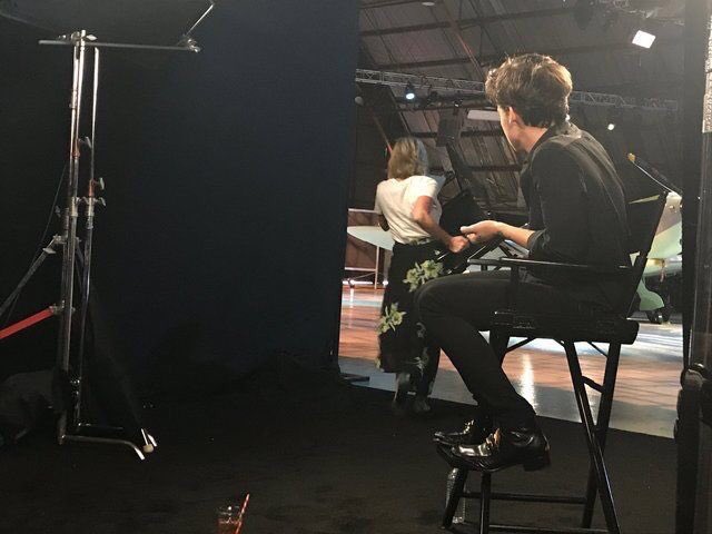 1D_24hNews's tweet photo. Pics of the behind the scenes of an interview with Harry!!!

#HarryStyles #Harry #Styles #Dunkirk #DunkirkMovie #HarryInDunkirk https://t.co/OpTMUnVNLw