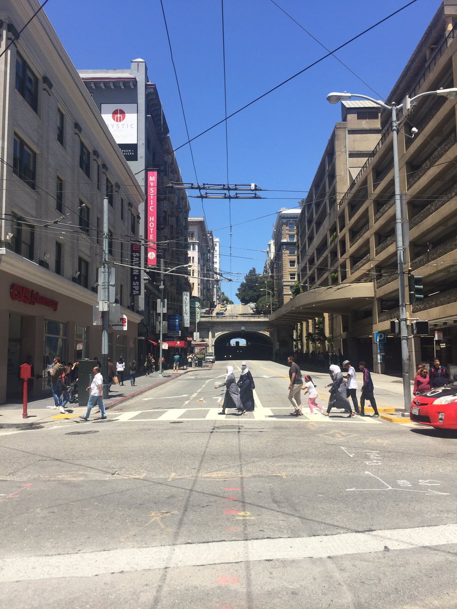 TFtalentfactory's tweet photo. #UnionSquare #SanFrancisco con @PauCuesta7 @castillamedina @carleenss_ #TalentFactory2017 @AjuntamentGava @ViladecansTweet https://t.co/WUPFTS4Rj0