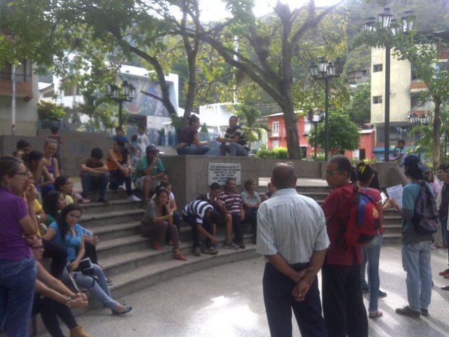 Tr4Comunicacion's tweet photo. Conformación de brigada Robert Serra @Gregorycolmnars @Mayesocialista @MiilanesManuel @LinaresGioandre https://t.co/2s5JWaDufb