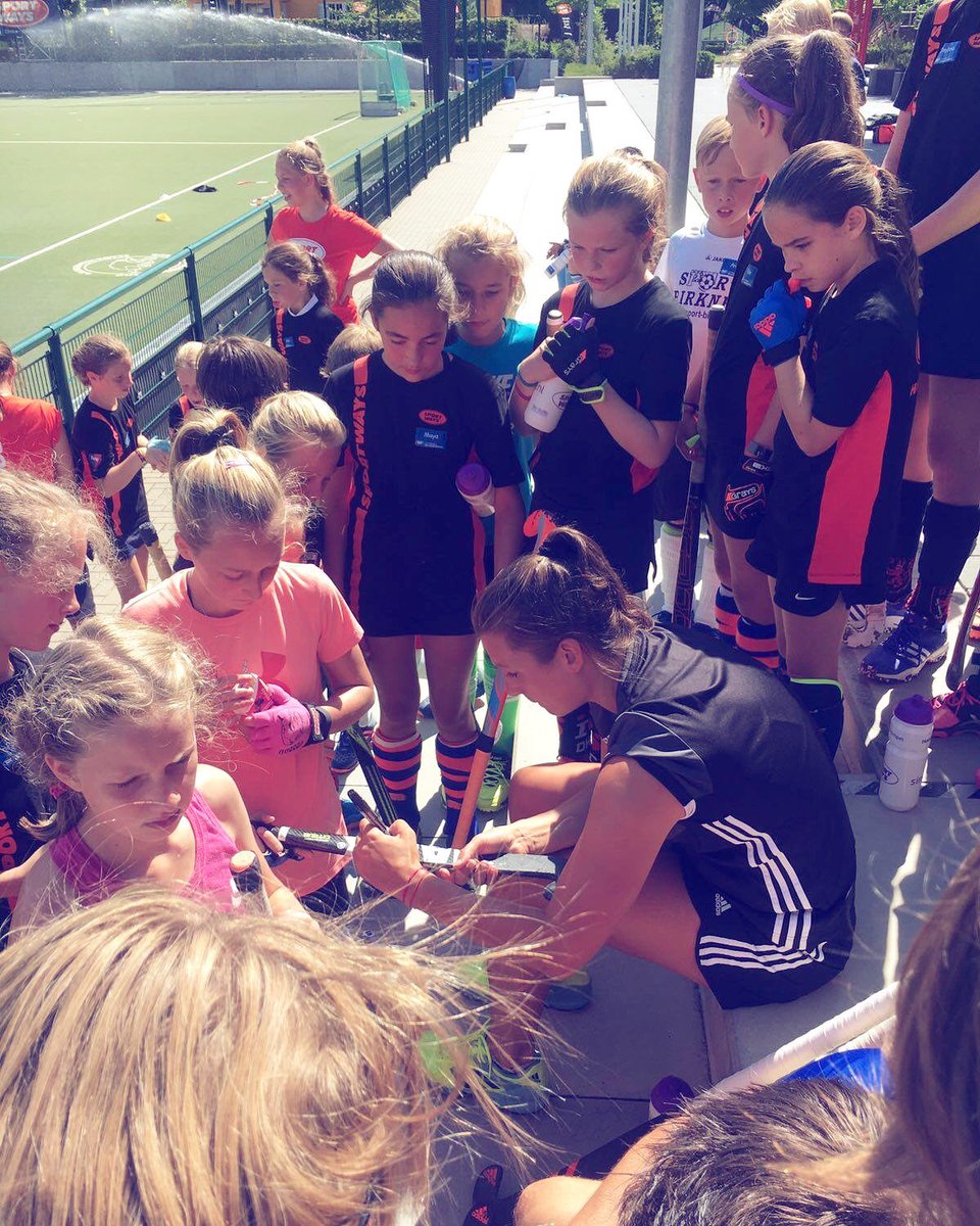 sunny camp day with some future talents 🏑🖍🌟 #sportways