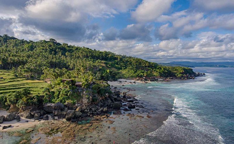 HudsonMOD's tweet photo. Nihi Sumba Island voted #1 hotel consecutively for the second year in a row!  @Nihiwatu_Resort  #HudsonMOD https://t.co/XAsePw2rUh https://t.co/ba252DYoZR