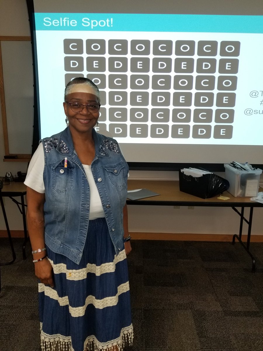 liboubre's tweet image. Super teaching about coding in San antonio@teachcode#susanfreeves