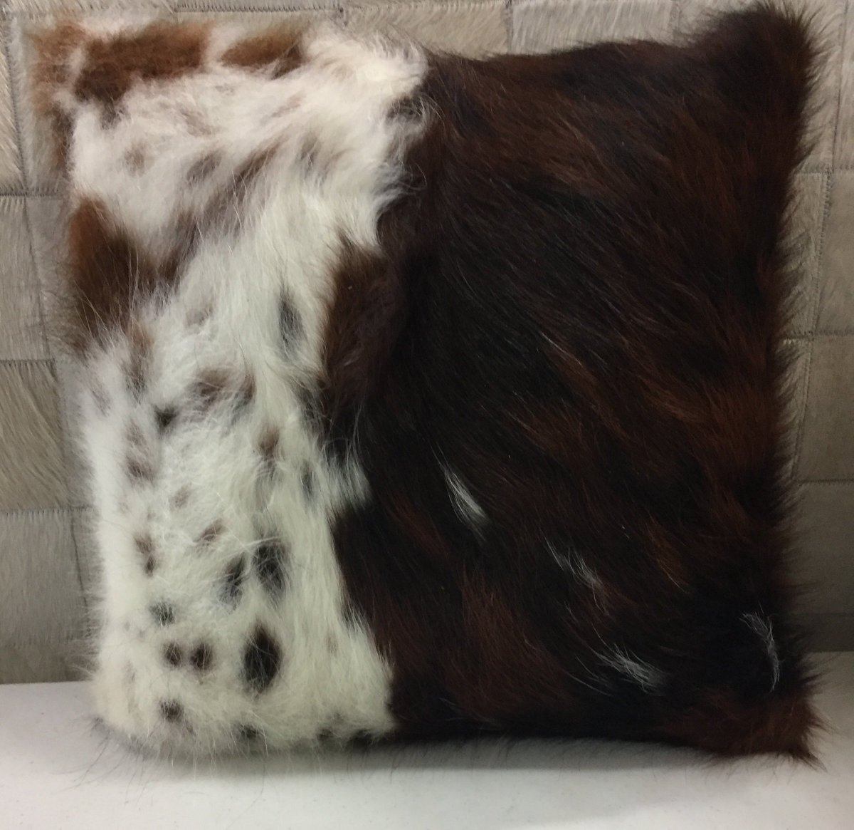 CowhideTXStore's tweet image. 18"x18" Cowhide Pillow on Sale visit etsy.com/shop/CowhideTe… #Cowhide #Cowhidepillow @CowhideTXStore
