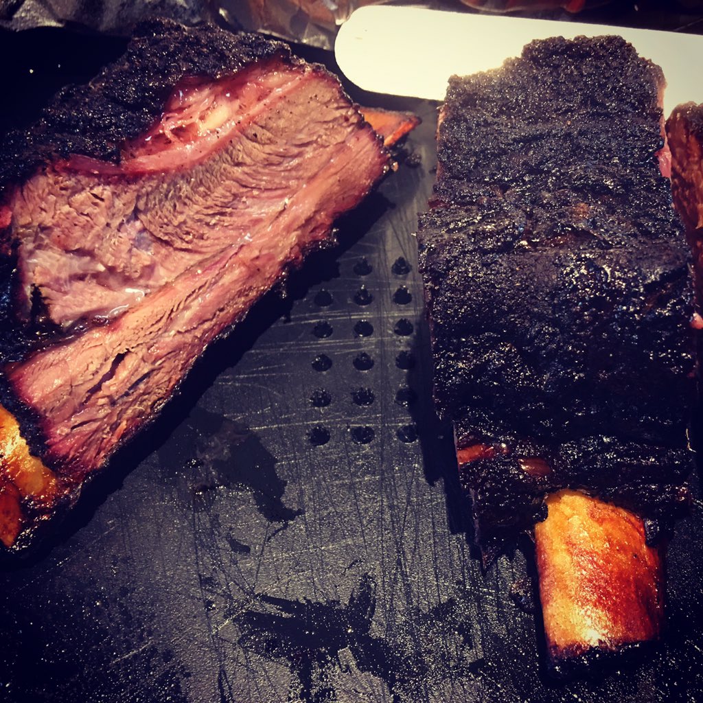 onlyslaggin's tweet photo. @mantle1956 @KungFuBBQ @ranty_man @BelfastBBQ @devonwoodsmoke @PropLawNI @MeatMerchantMoi @Weberbarbecues @AngusandOink @conordawson19 @ChristineADale @Barbechoo_James @Neillmccay @MeatPeter @KingFereday Just about managed to get a snap before these were devoured by the family! @AngusandOink #MooMami π ribs from @MeatMerchantMoi @MeatPeter https://t.co/H0aDrIvnoo