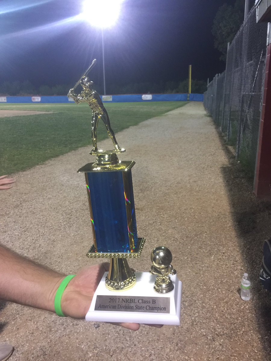 CindyFriese1's tweet photo. So proud of @ESRESERVE players, parents, &amp; 2 amazing coaches. #rollstorm @LbSand2 @MikeCarville https://t.co/tX7Oh7JyWQ