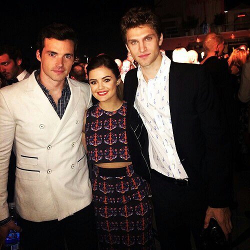 spobyslay's tweet image. Imagine Ezria hanging out with Spoby