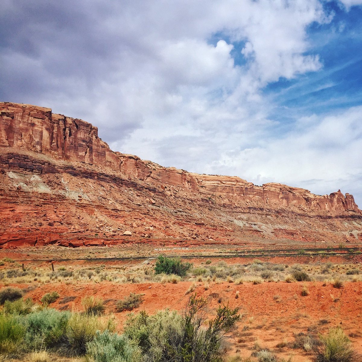 Wenabroad's tweet photo. Like a #westernmovie I am only missing the cowboys 🤠 #WildWest #Utah https://t.co/VuKWdXBwpA