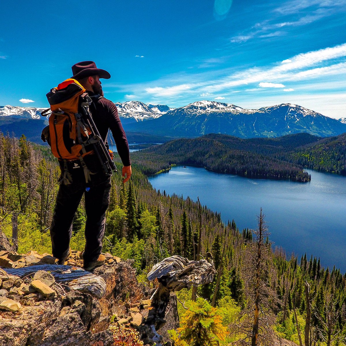 Check out the views from up here!! Crazy #explorebc #mountains #getoutside #mountainman #explore #adventure