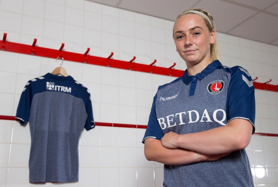 CAFCWomen's tweet photo. Women's team full-back @Hope_Nash8 looking like she's lovin the new away kit for 2017-18 ππ #AwayKitLaunch #TheValley #ReadyToGo β½οΈ #cafc https://t.co/YwPdYeKfxi