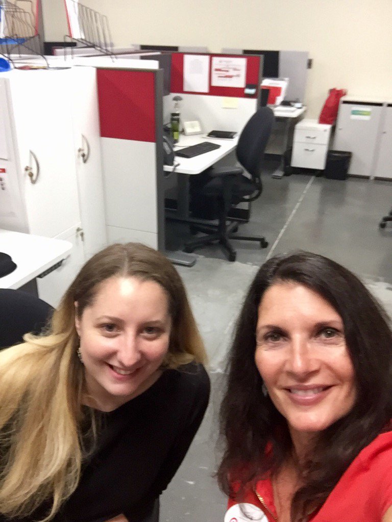 NinaBianchi1's tweet image. Statusing with the #Perthamboyteam #flowcenter #jenniferForsythe native Jersey girl