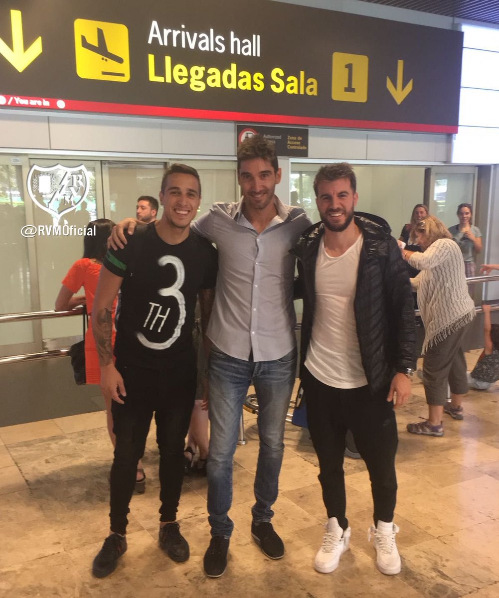 RayoVallecano's tweet photo. 📷⚡️La imagen del día | Trejo y Cerro recibidos por Cobeño en Barajas. Firmarán sus contratos con el Rayo Vallecano en las próximas horas https://t.co/c9lacgeXvc