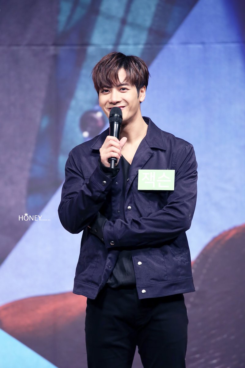 honeyjackson852's tweet photo. 170409 미니팬미팅 ❤
again~again~🤣🤣🤣
#王嘉爾 #GOT7 #jacksonwang  #jackson #잭슨 #왕잭슨 #TeamWang https://t.co/RvcnvPES5t