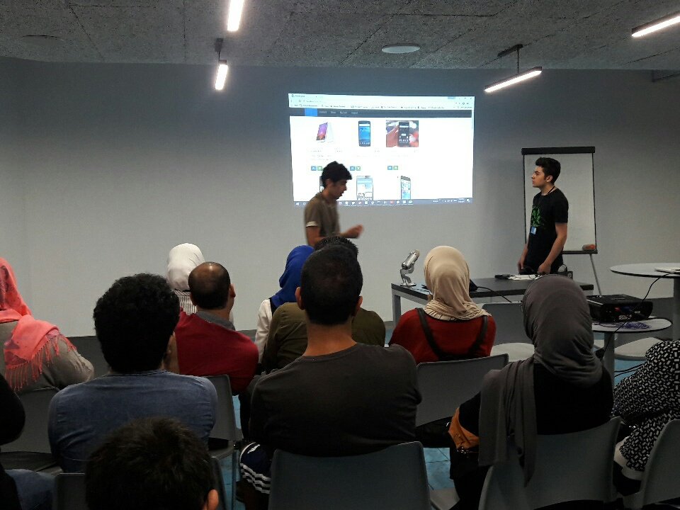 BeirutDigitalD's tweet photo. Students at @VSCHOOLHQ showcasing their creativity by presenting their own web application creations! Check them out now at BDD1280 #Grad https://t.co/hbiKWPlEWg
