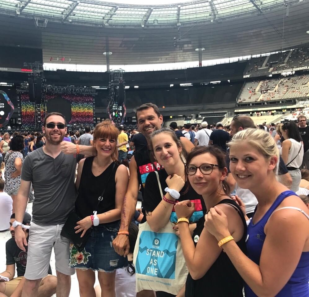 oxfamfrance's tweet photo. + de 1000 signatures à #ColdplayParis sur les 85 000 de la pétition  #StandAsOne en soutien aux réfugiés Signez sur https://t.co/J6tVpPQpUS https://t.co/EMtlJIqM5D