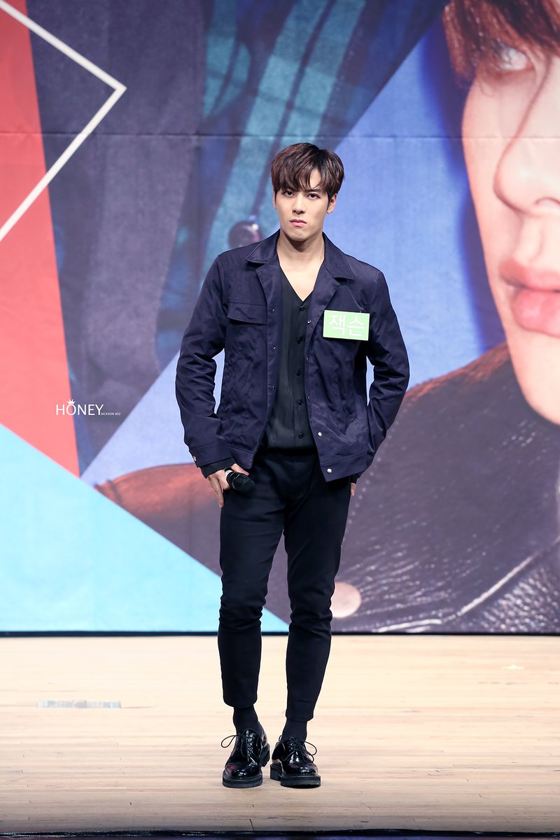 honeyjackson852's tweet photo. 170409 미니팬미팅 ❤
헝컹 오빠~😎 swag~🤔
🐦~ Good night~😚
#王嘉爾 #GOT7 #jacksonwang  #jackson #잭슨 #왕잭슨 #TeamWang https://t.co/2163DFdyA8