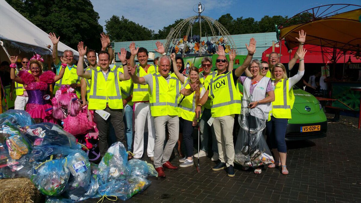 Geslaagde opschoonactie tijdens de @vierdaagsefeest met ondernemers van het ion-netwerk! #opschoonactie #zwerfafval #4df
