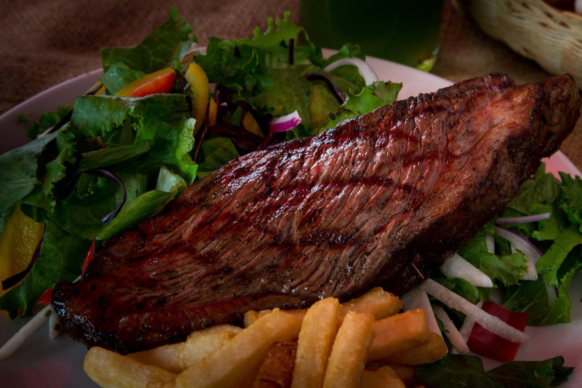 En este martes nublado #AndoConGanas de una deliciosa Picaña de <a href="/donasadomexico/">DonAsadoMexico</a> viene con papas y ensalada :)