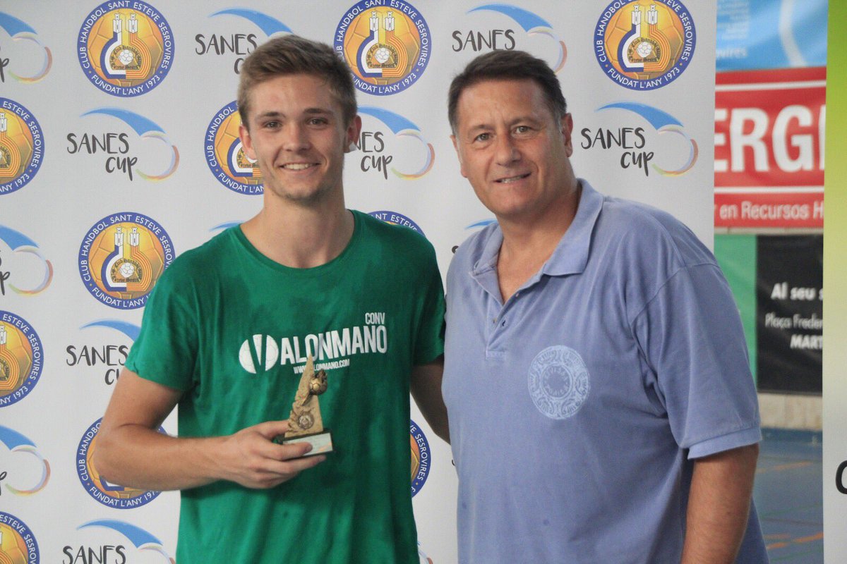 jaume_fort's tweet photo. Avui gaudint de la jornada de finals de la @Sanescup17 a Sant Esteve Sesrovires (@Handbol_Sanes) https://t.co/Bxyrw5GdTK