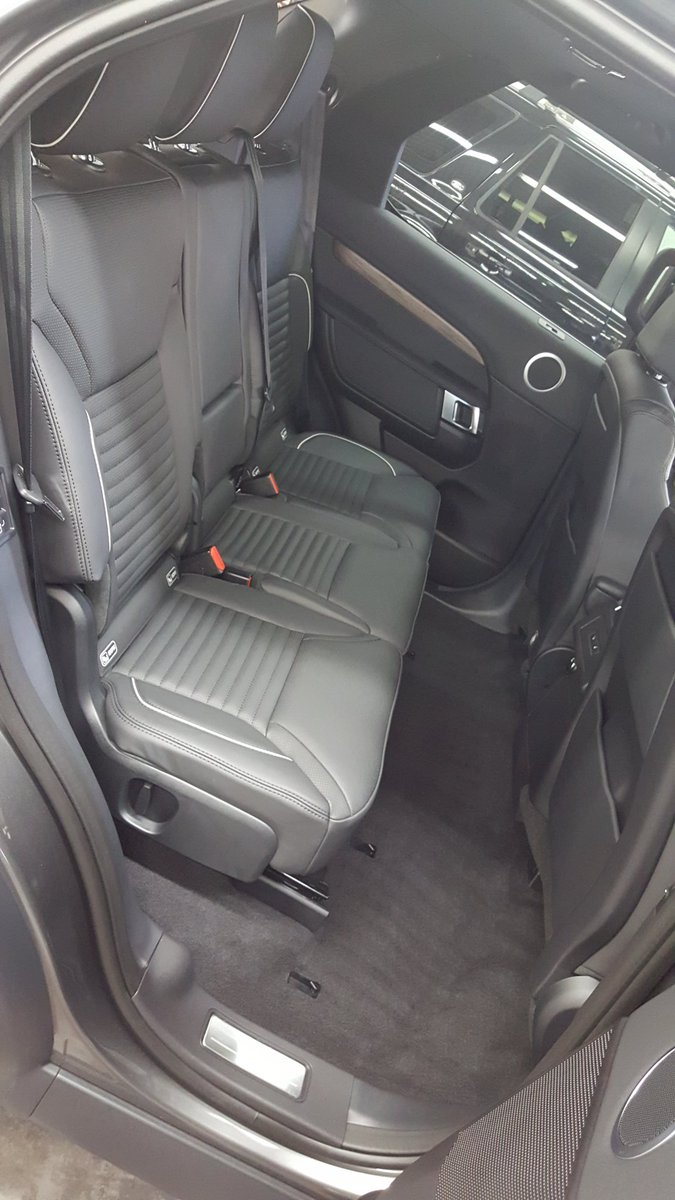 PlatDetailSW's tweet image. Day 1 on my clients new Discovery 5 - exterior washed and decontaminated, polished. Interior valeted, leather treated and engine cleaned.