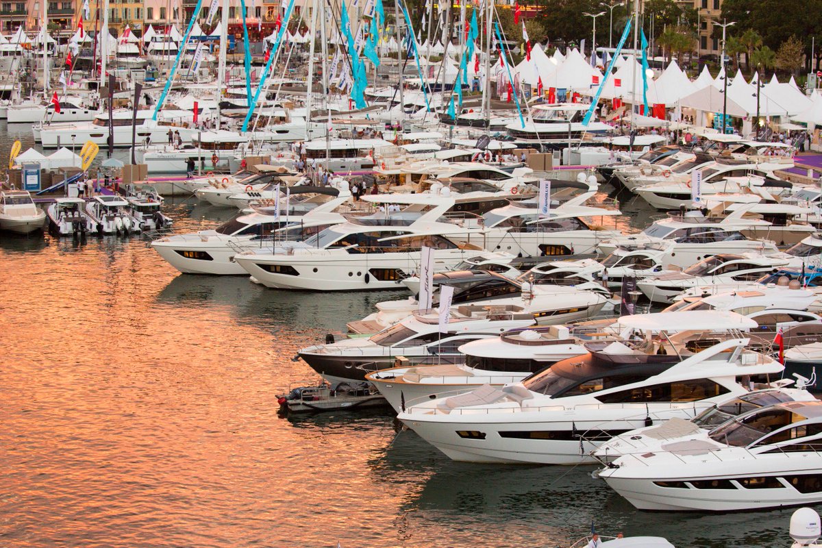 YachtingCannes's tweet photo. @YachtingCannes #lateopening #2016edition 🌅 #beautifulsunset #seeyousoon for our #40thanniversary 12th - 17th #september2017 https://t.co/FzEIsSfFDE