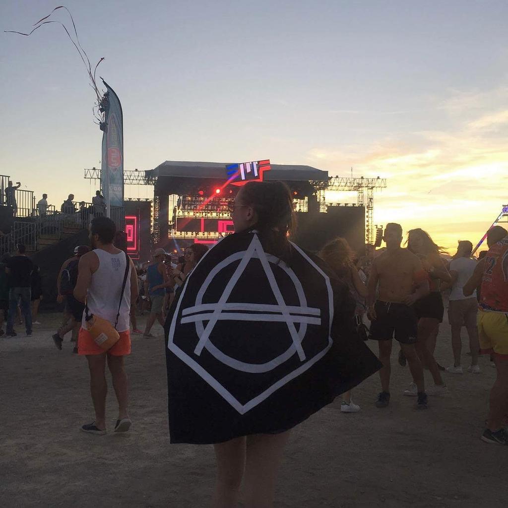 iamluucie's tweet image. ELECTROBEACH 2017 #EMF2017