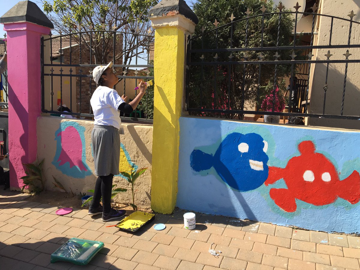 ARProject's tweet photo. @Journey4Change painted murals at 2 crèches in Diepsloot, #SouthAfrica in honor of #MandelaDay! #67MinutesForMandela #CapPrep @DrStevePerry https://t.co/v3oU4fsrkL
