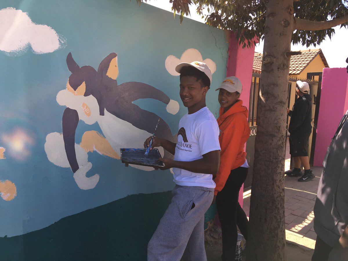 ARProject's tweet photo. @Journey4Change painted murals at 2 crèches in Diepsloot, #SouthAfrica in honor of #MandelaDay! #67MinutesForMandela #CapPrep @DrStevePerry https://t.co/v3oU4fsrkL