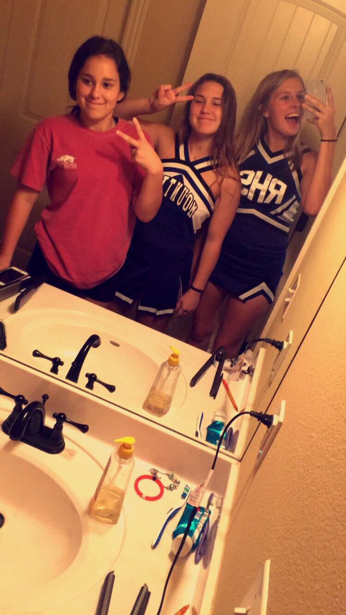 Grace_brackett's tweet photo. Happy bday bellz! I love and miss you so much (and your dog) I hope you have the best day ever, you deserve it:) 💖 @ChesnuttBella https://t.co/AoJ2dEyDxA