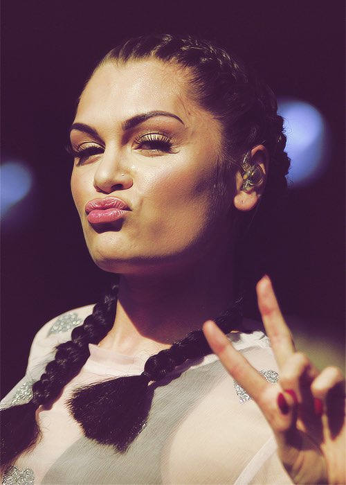 adoringkerry's tweet photo. JESSIE J https://t.co/eR97qpRT3l