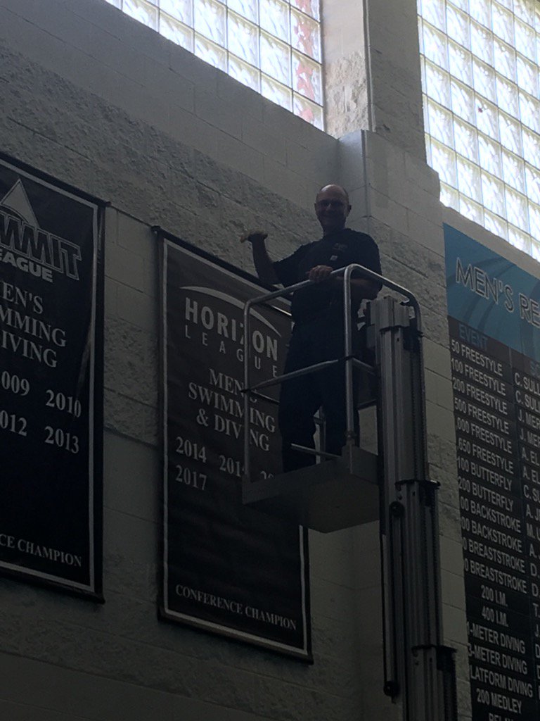peter_hovland's tweet photo. The 2017 HL banners are going up. Go Black, Go Gold#ouswimming&amp;diving#wearthebear#oupride #HorizonLeague https://t.co/mt02cy1ZVH