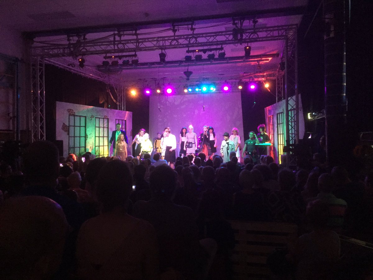 Twee avonden eindmusical MONSTERHIT. Dezelfde musical maar beide groepen met eigen accenten. Genieten van onze (pop)sterren.