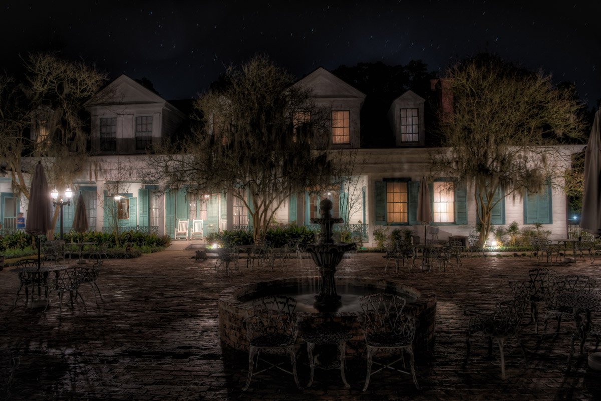 Отель с привидениями. Миртовая плантация Луизиана. Призраки на Миртовой плантации в Луизиане. Плантация Миртлес призраки. Плантация Миртл США.