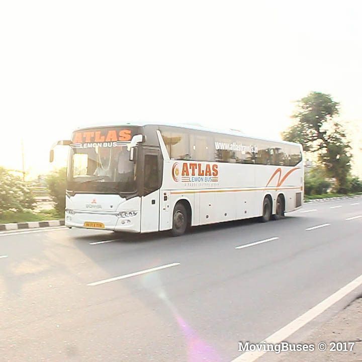 movingbuses's tweet photo. Lemon bus..
..
..
#lemon
#lemonbus
#atlas
#scaniabus
#scaniaindia
#scania
#scaniagroup
#busindia
#buslove
#b⦠https://t.co/a6AYLUb9OI https://t.co/eZgUCB3W7j