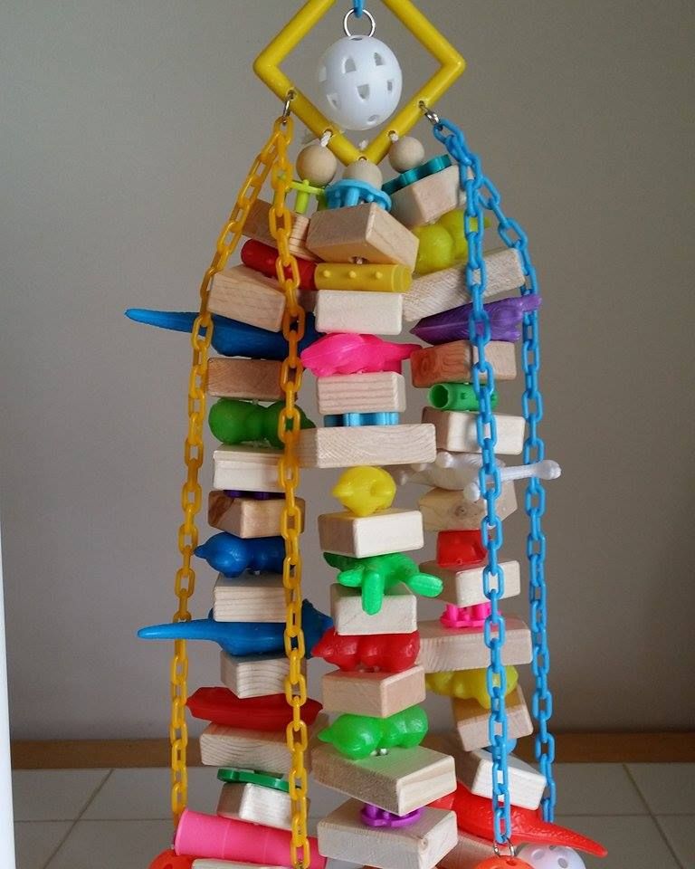 diegostoybox's tweet photo. Check out Diego's Toy Box here: https://t.co/c5TC8jrIqc. #handmadewithlove #birds #parrot #birdtoys https://t.co/ZvZeG5wpCR