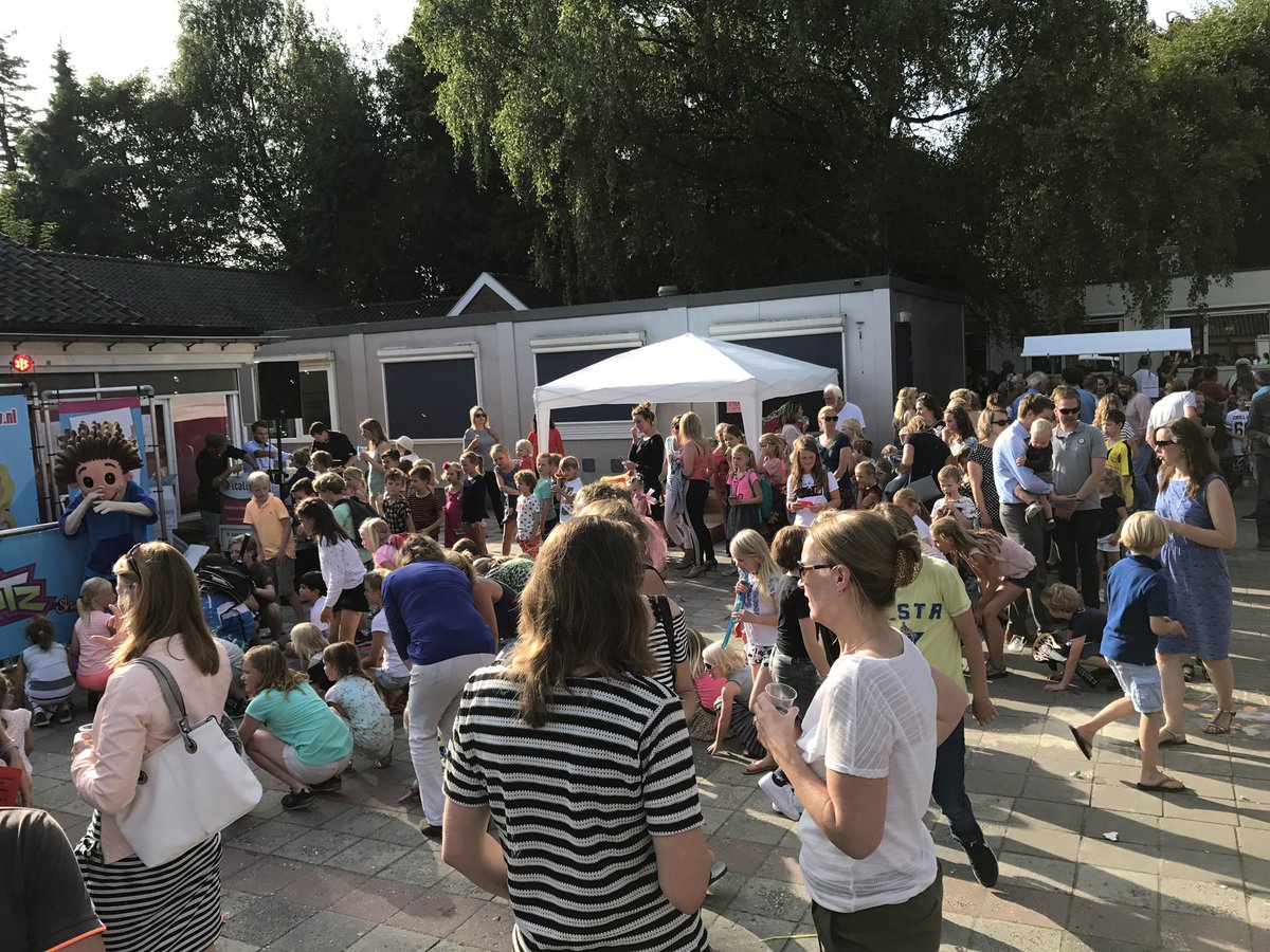 Contractondertekening is een feest! @NicSchool <a href="/GemHaren/">Gemeente Haren</a> <a href="/VanWijnenGroep/">Van Wijnen</a> @BAMbouwtechniek <a href="/BCN_Groep/">BCN Groep</a> <a href="/MASarchitectuur/">MAS architectuur bv</a> <a href="/ABTbv/">ABT</a>